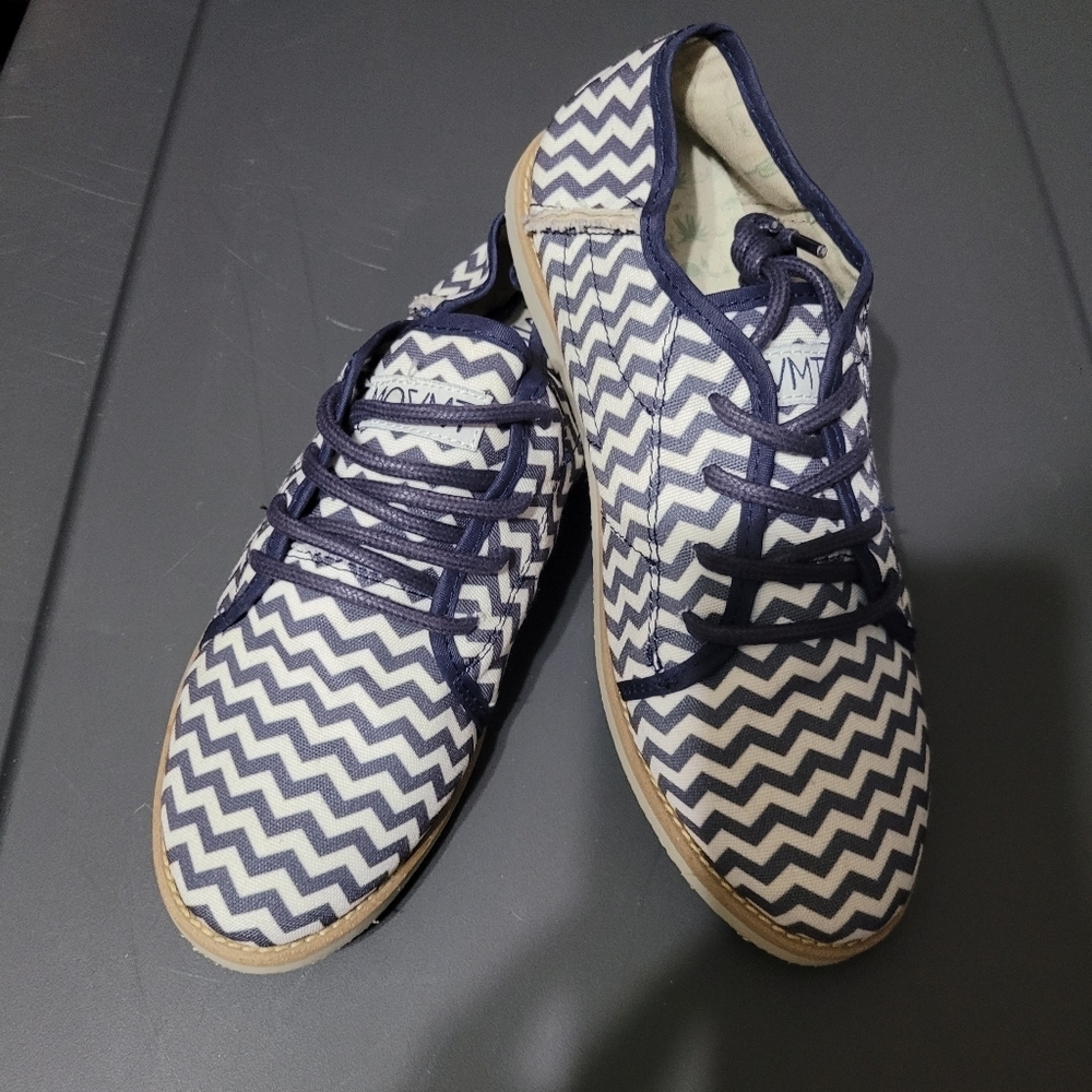 Movmt Sneakers Lace Up Blue White Canvas Shoes Women US 10 or Men 8